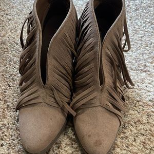 Women’s fringe tan/light brown booties